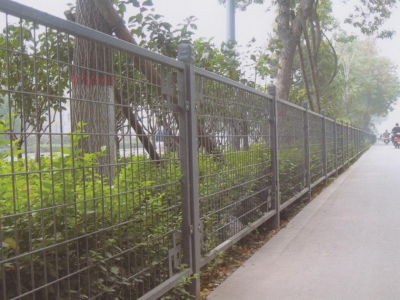 鐵絲網護欄